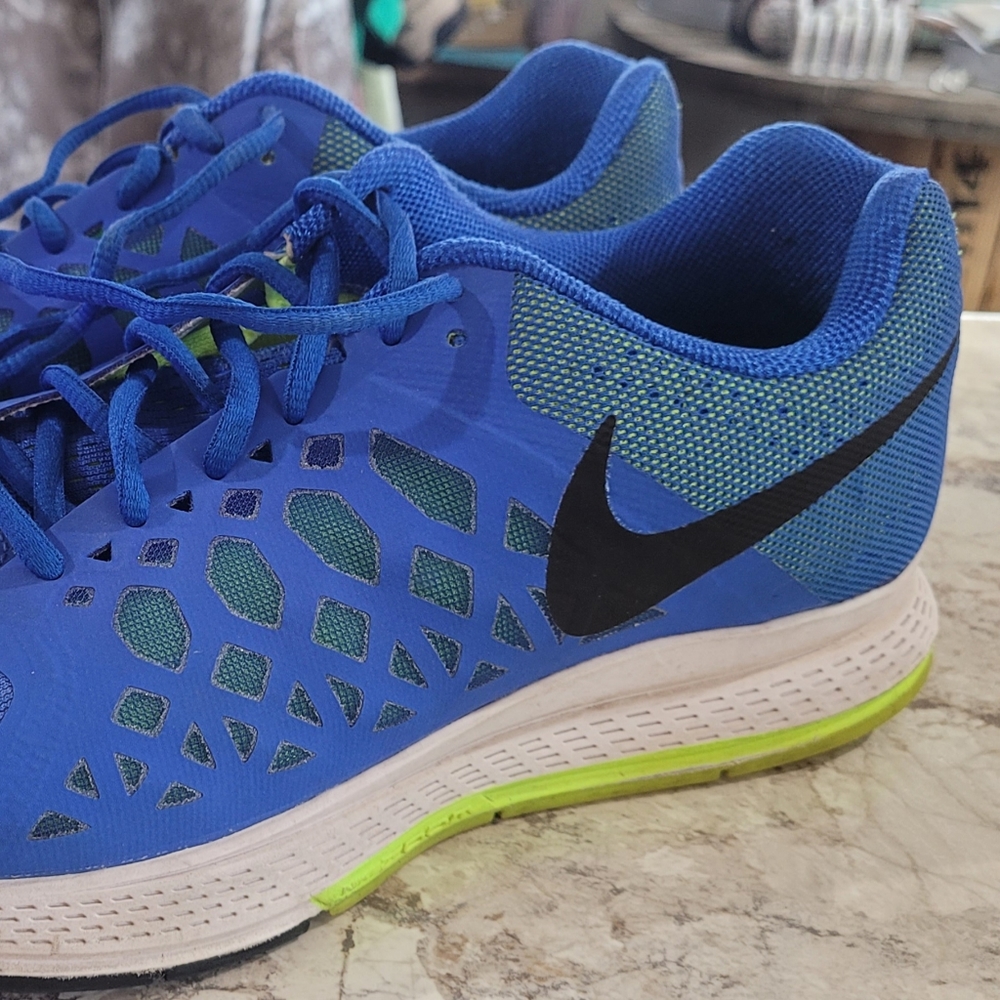 Mens 11.5 Nike shoes